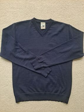 S.N.S. Herning sweater Men's V-Neck Sweater in Navy - Premium Knit